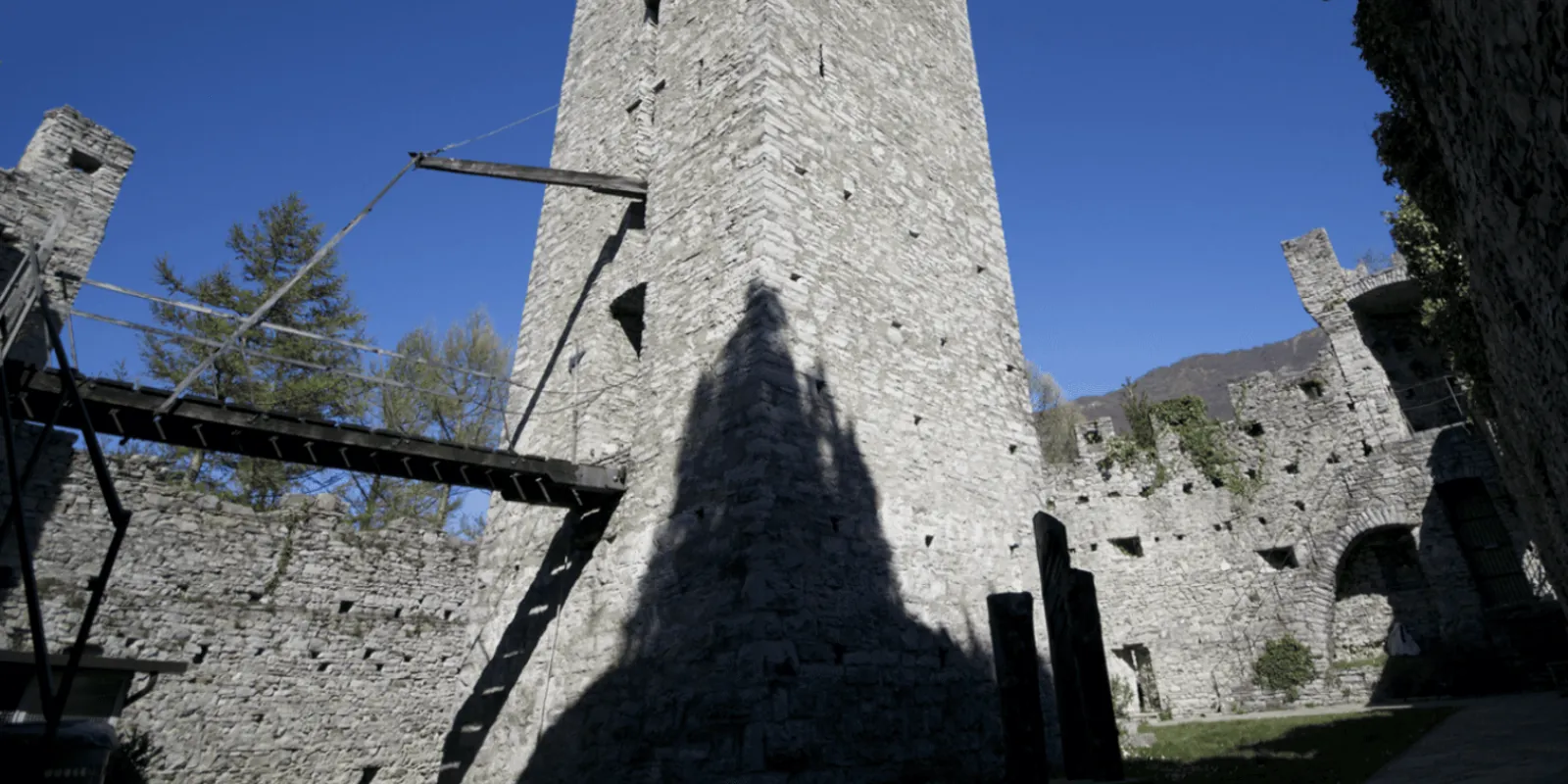 The castle courtyard at Vezio, the wooden gangway running to the foot of the keep